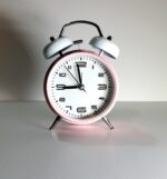 ساعت شماطه دار دو رنگ