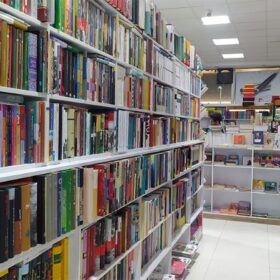کتاب و لوازم تحریر در فروشگاه احسان