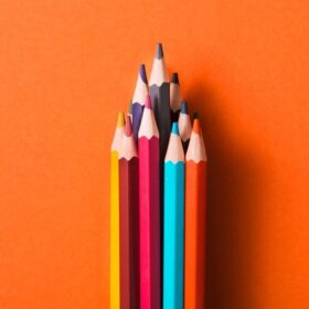 مداد رنگی - فروشگاه کتاب و لوازم تحریر احسان